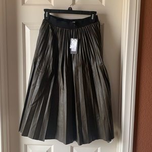 J.O.A Women’s Olive Woven My d length skirt. Hipster style. Brand new. Small